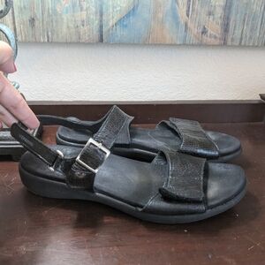 MEMPHISTO Flat Strappy Sandals